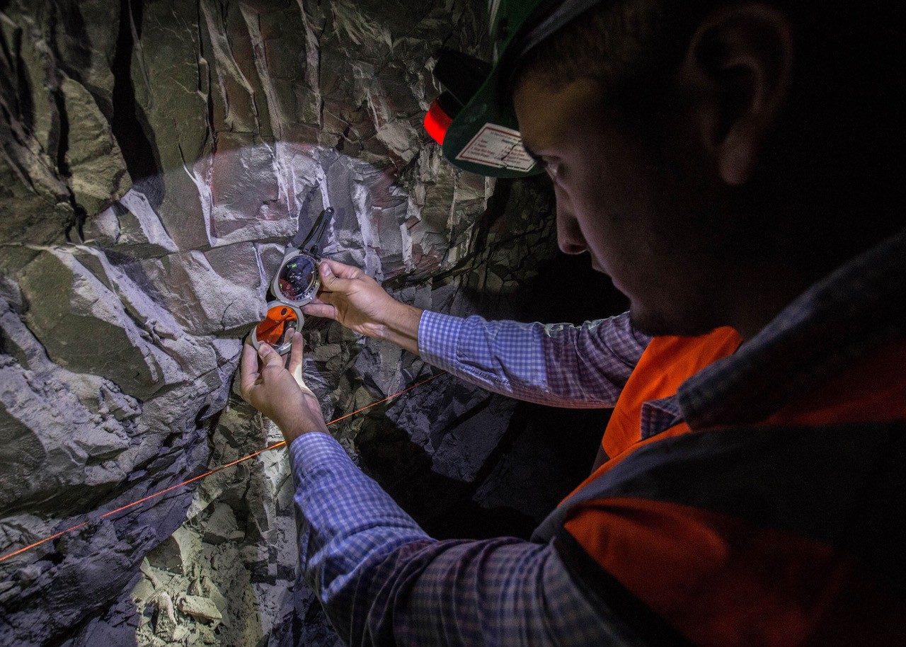 Juan J. Monsalve conducts manual discontinuity mapping to compare with laser scanned models.